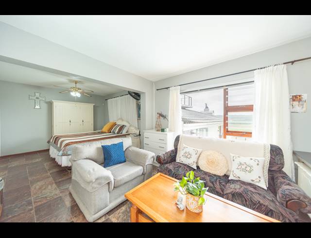 4 BEDROOM HOUSE FOR SALE IN BONZA BAY
